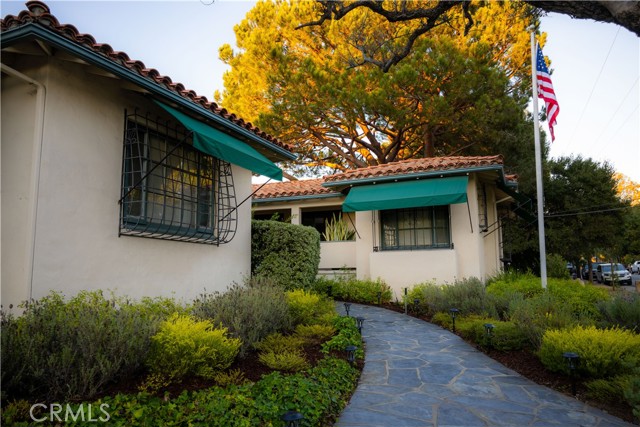 Detail Gallery Image 3 of 26 For 103 E Micheltorena St, Santa Barbara,  CA 93101 - 7 Beds | –/3 Baths