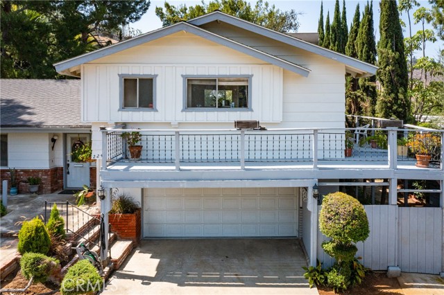 2242 Oak Crest Drive, Riverside CA: https://media.crmls.org/medias/aaa2166e-454a-4eef-a5a1-26dc72432f8c.jpg