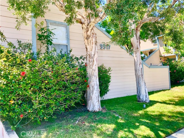 Detail Gallery Image 1 of 51 For 9917 Independence Ave #C,  Chatsworth,  CA 91311 - 2 Beds | 2 Baths