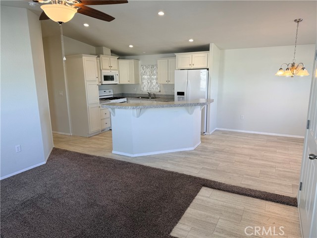 Detail Gallery Image 9 of 26 For 4400 W Florida #215,  Hemet,  CA 92545 - 2 Beds | 2 Baths