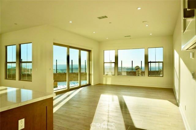 Detail Gallery Image 6 of 19 For 112 Awning, Irvine,  CA 92618 - 3 Beds | 2/1 Baths