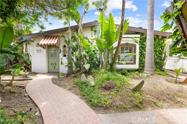 Detail Gallery Image 1 of 32 For 317 Walnut St, Costa Mesa,  CA 92627 - 4 Beds | 2 Baths