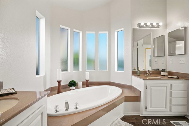 Detail Gallery Image 13 of 28 For 20208 Northcliff Dr, Canyon Country,  CA 91351 - 2 Beds | 2 Baths