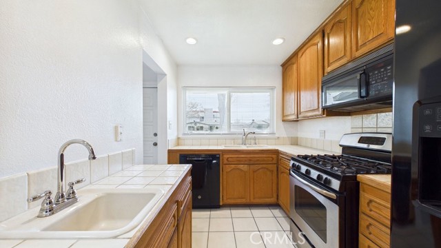 Detail Gallery Image 11 of 38 For 1529 E Avenue Q6, Palmdale,  CA 93550 - 4 Beds | 2 Baths