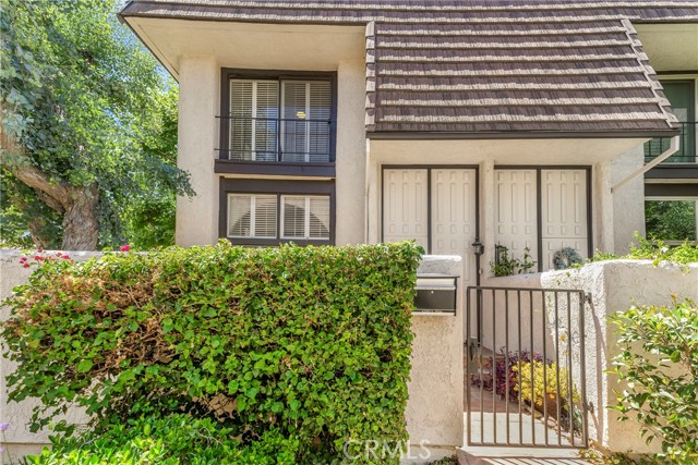 Detail Gallery Image 1 of 1 For 6266 Nita Ave, Woodland Hills,  CA 91367 - 2 Beds | 2/1 Baths