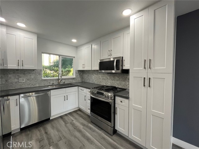 Detail Gallery Image 10 of 48 For 4816 Hollow Corner Rd #159,  Culver City,  CA 90230 - 3 Beds | 2 Baths