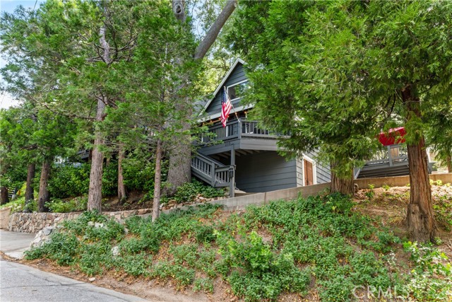 235 Bret Harte Road, Lake Arrowhead CA: https://media.crmls.org/medias/aaa4e18d-4f3a-4b10-9ff4-7347ecc1fa21.jpg