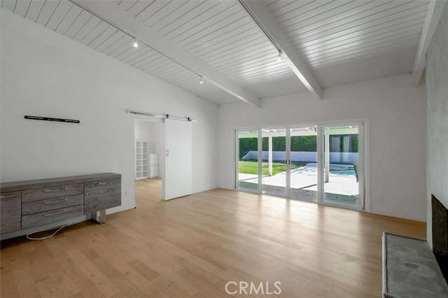 Detail Gallery Image 9 of 66 For 24216 Calvert St, Woodland Hills,  CA 91367 - 5 Beds | 3/1 Baths