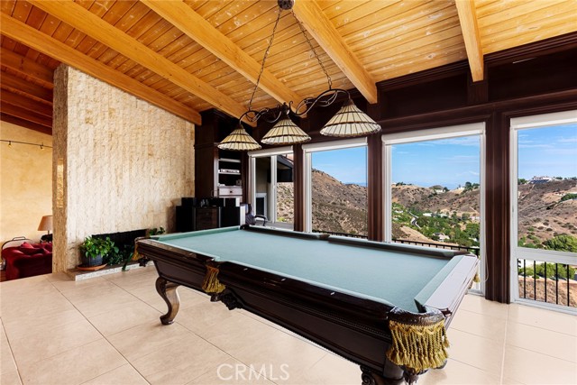 34 sage, Bell Canyon CA: https://media.crmls.org/medias/aaa61e69-3b6e-4361-a54a-413466290a42.jpg