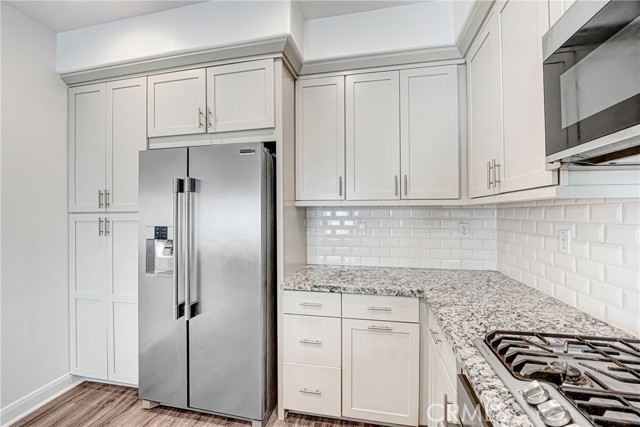 Detail Gallery Image 10 of 25 For 572 E Imperial, El Segundo,  CA 90245 - 2 Beds | 3 Baths