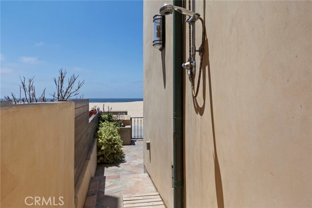 2326 The Strand, Hermosa Beach CA: https://media.crmls.org/medias/aaa6d68a-e4b0-4b72-adad-21130438c464.jpg