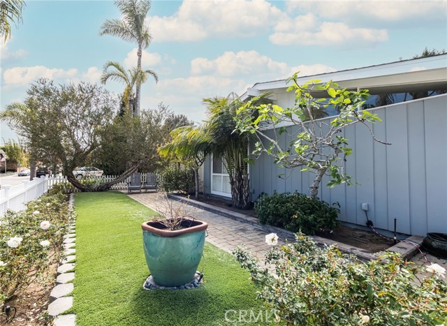 Detail Gallery Image 8 of 10 For 439 S Prospect Ave, Manhattan Beach,  CA 90266 - 3 Beds | 2 Baths