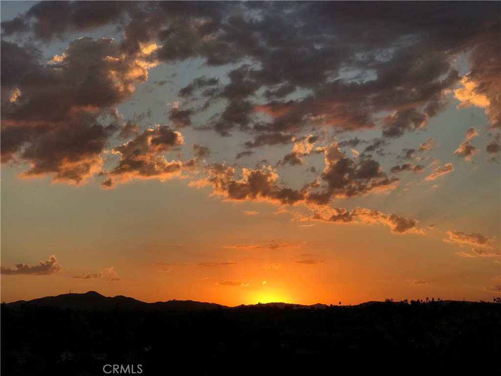 https://media.crmls.org/medias/aaa9c1b5-5c6d-4eee-a29d-e4f8c2b1356c.jpg?preset=X-Large