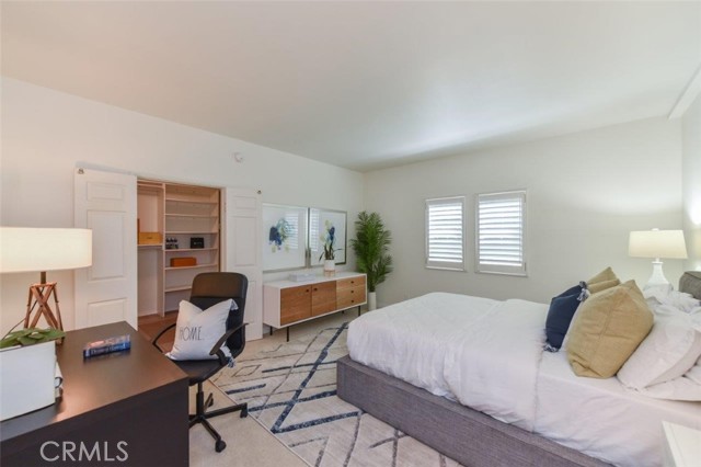14237 Burbank Boulevard, 1 photo 3