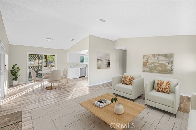 Detail Gallery Image 3 of 24 For 16395 Allthorn, Hesperia,  CA 92345 - 4 Beds | 2 Baths