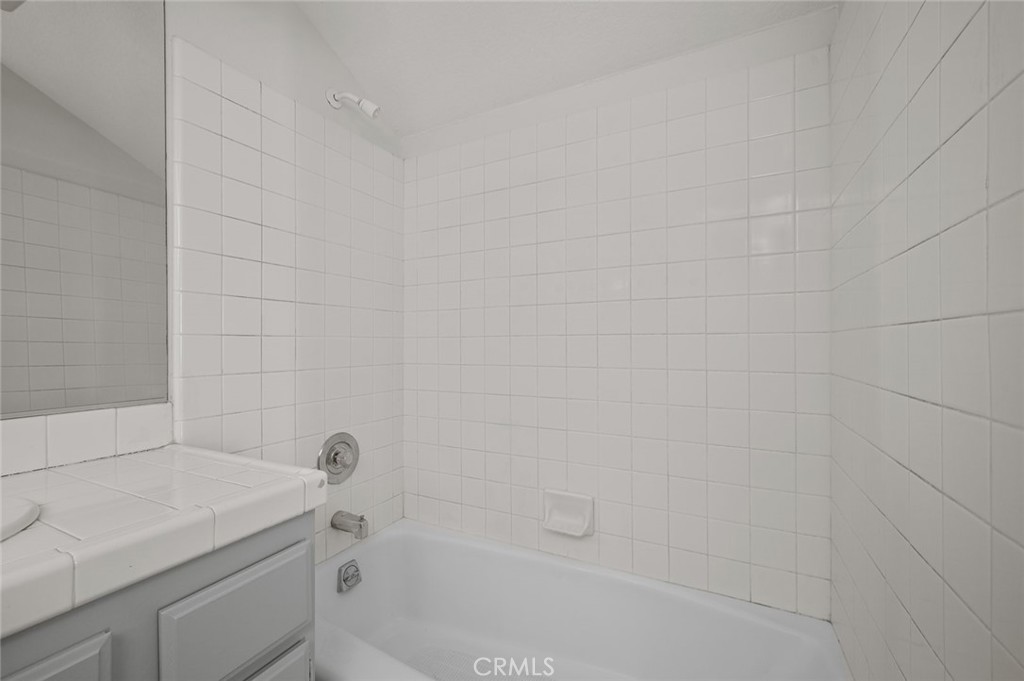 https://media.crmls.org/medias/aaaba785-c291-4a8d-8864-f0962393706a.jpg?preset=X-Large