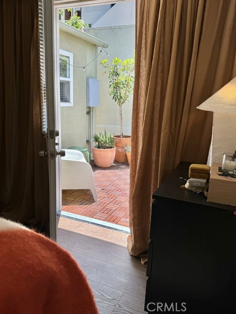 Detail Gallery Image 5 of 12 For 2409 Hyperion Ave, Los Angeles,  CA 90027 - 1 Beds | 1 Baths