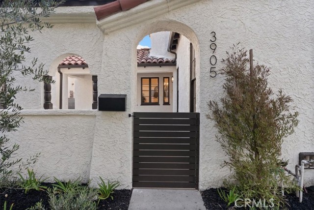Detail Gallery Image 4 of 35 For 3905 Roxton Ave, Los Angeles,  CA 90008 - 3 Beds | 2 Baths