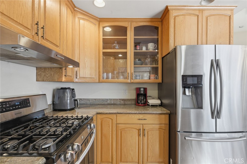 https://media.crmls.org/medias/aaac23da-8ceb-4fe4-95cd-ddd10bed592b.jpg?preset=X-Large