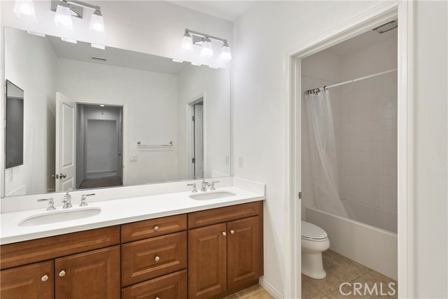 Detail Gallery Image 14 of 17 For 68 Bloomington, Irvine,  CA 92620 - 4 Beds | 3 Baths