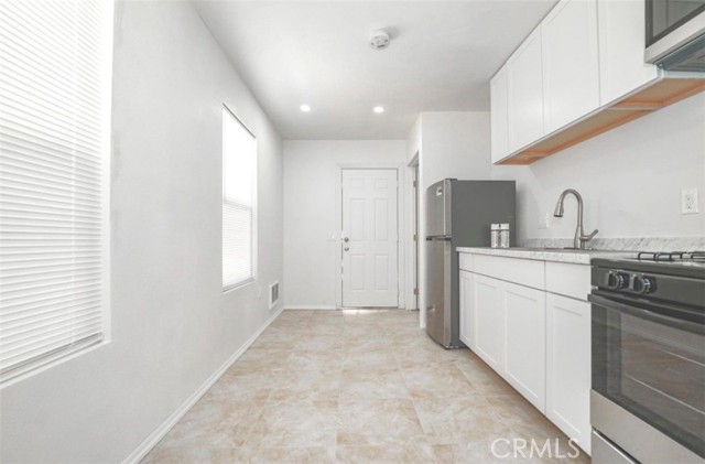 Detail Gallery Image 17 of 28 For 6031 Stanton, Buena Park,  CA 90621 - 6 Beds | 3 Baths