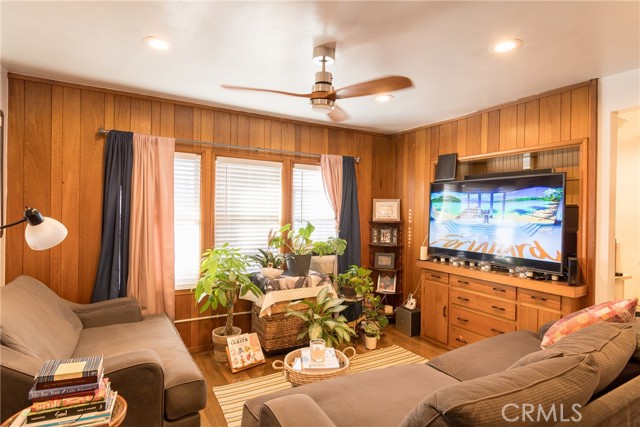 1517 E 1st Street, Long Beach CA: https://media.crmls.org/medias/aaad4cd3-a22f-4e89-a899-f1b67b2e0957.jpg