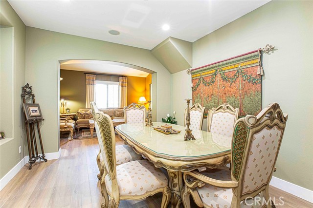 10266 Horsehaven Street, Sun Valley CA: https://media.crmls.org/medias/aaad555d-126e-4f41-8ffb-955a6a34948c.jpg