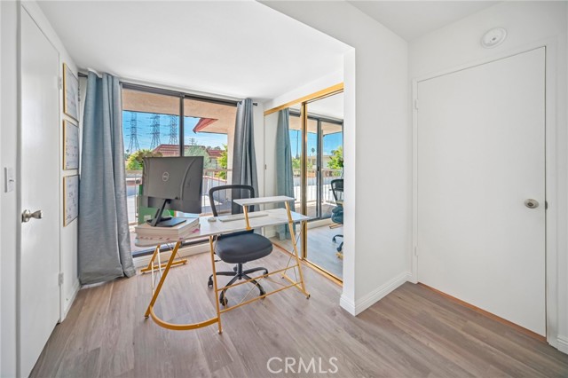 Detail Gallery Image 14 of 21 For 9950 Reseda Bld #7,  Northridge,  CA 91324 - 3 Beds | 2/1 Baths