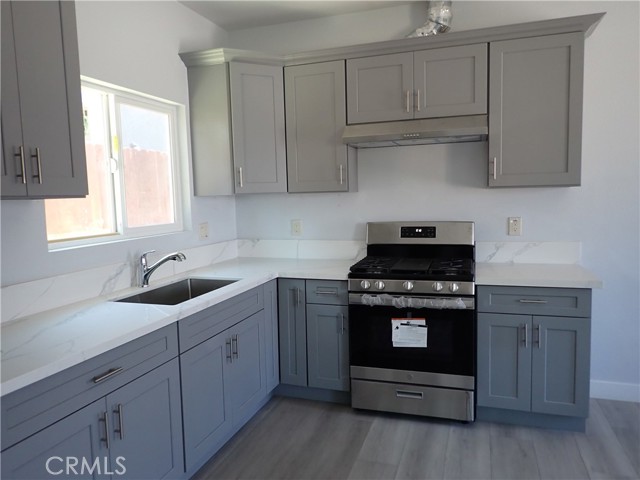 Detail Gallery Image 3 of 13 For 1738 S Varna #C,  Anaheim,  CA 92804 - 2 Beds | 2 Baths