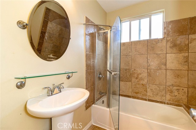 Detail Gallery Image 20 of 24 For 17844 Hartland Street, Reseda,  CA 91335 - 4 Beds | 2 Baths