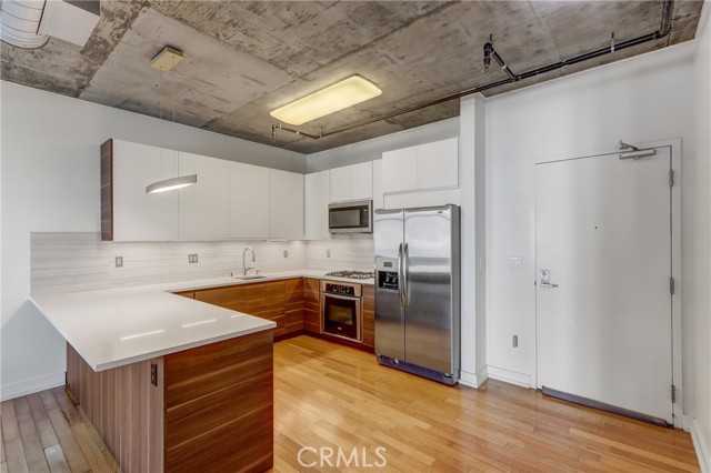 Detail Gallery Image 3 of 36 For 645 W 9th St #532,  Los Angeles,  CA 90015 - 1 Beds | 1 Baths