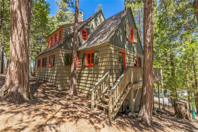 129 B Lane, Lake Arrowhead CA: https://media.crmls.org/medias/aaaf1980-8b4a-4690-af28-7fce9db95a3b.jpg