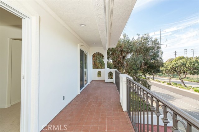 940 Rosecrans Avenue, Manhattan Beach, California 90266, 5 Bedrooms Bedrooms, ,2 BathroomsBathrooms,Residential,Sold,Rosecrans,SB17266335