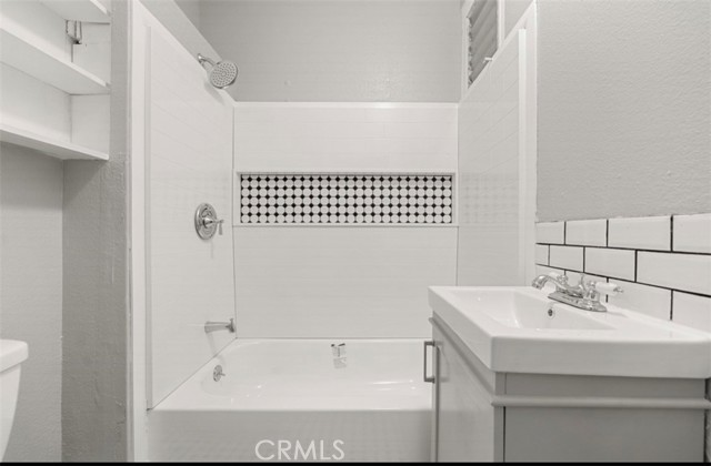 Detail Gallery Image 10 of 26 For 2121 James M Wood Bld #221,  Los Angeles,  CA 90006 - 0 Beds | 1 Baths