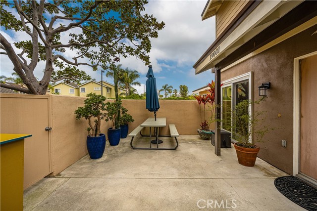 Detail Gallery Image 3 of 22 For 19081 Flagship Cir, Huntington Beach,  CA 92648 - 3 Beds | 2/1 Baths