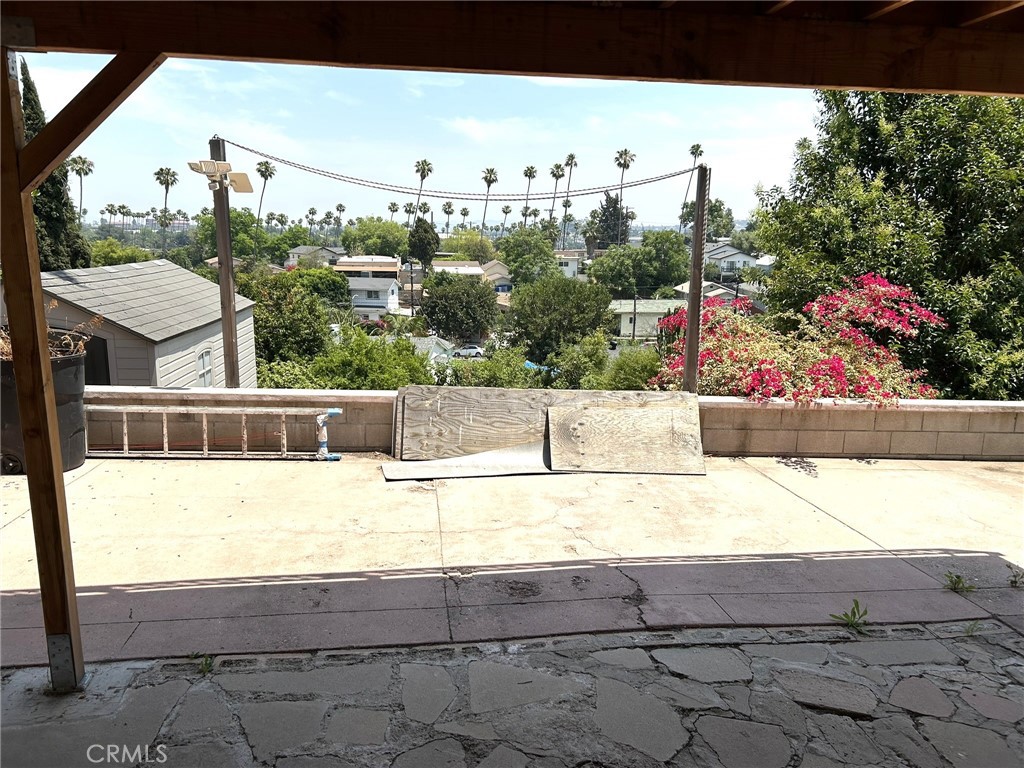 https://media.crmls.org/medias/aab174b3-3301-48cc-8602-eb9d9b6b02d2.jpg?preset=X-Large