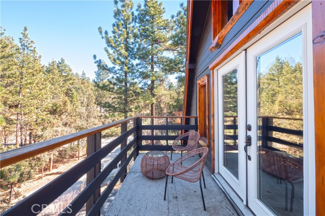 Detail Gallery Image 9 of 46 For 108 E Rainbow Bld, Big Bear City,  CA 92314 - 4 Beds | 1/1 Baths