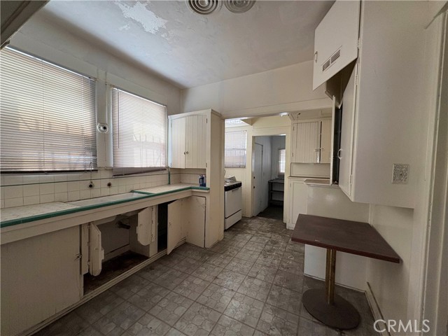 Detail Gallery Image 4 of 12 For 143 E Avenue 43, Los Angeles,  CA 90031 - 2 Beds | 2 Baths