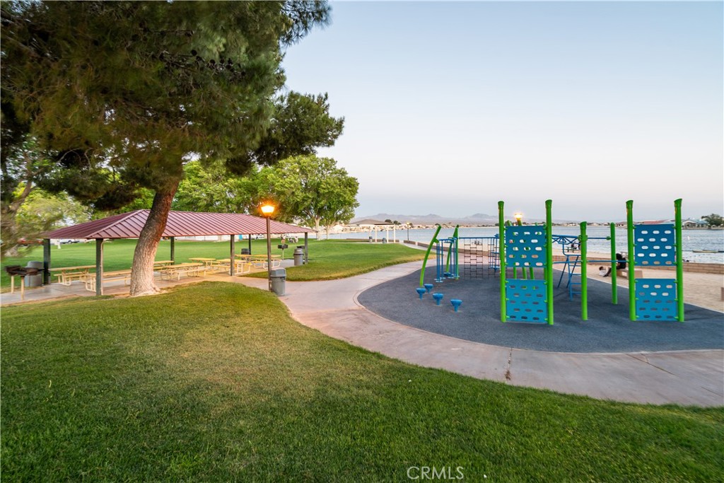 https://media.crmls.org/medias/aab33c32-dd23-4dff-b2aa-8a7f64a3fa07.jpg?preset=X-Large
