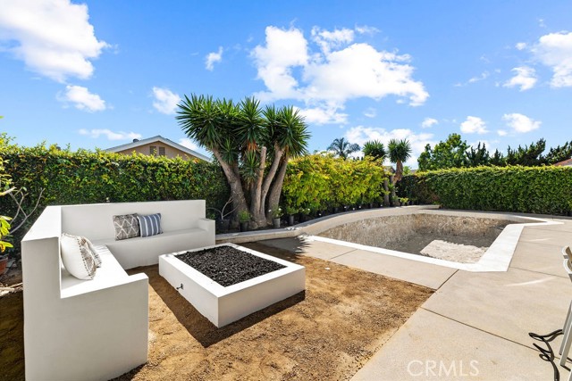 Detail Gallery Image 36 of 43 For 937 Carnation, Costa Mesa,  CA 92626 - 5 Beds | 3 Baths