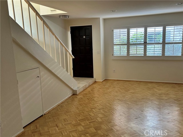 Detail Gallery Image 2 of 10 For 13112 Moorpark #2,  Sherman Oaks,  CA 91423 - 2 Beds | 2/1 Baths