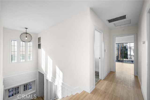 Detail Gallery Image 13 of 25 For 2823 W 8th St, Los Angeles,  CA 90005 - 4 Beds | 2/1 Baths