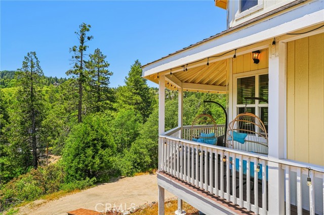 29450 Piney Lane, Cedar Glen CA: https://media.crmls.org/medias/aab4932c-d715-489a-a271-49004afb8162.jpg