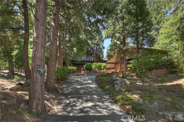 27280 Peninsula Drive, Lake Arrowhead CA: https://media.crmls.org/medias/aab5b88d-628b-4d62-a3c2-d8fd0251f64c.jpg