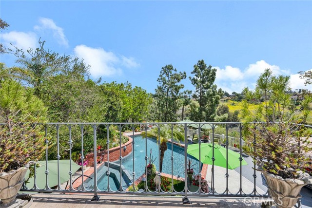 10302 Broadview Place, North Tustin CA: https://media.crmls.org/medias/aab5c7c1-c4b0-4c99-ae44-474594fd478f.jpg