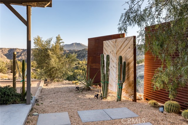 48575 Paradise Avenue, Morongo Valley CA: https://media.crmls.org/medias/aab5cbb5-d12e-4f52-8efc-9ce74cdd8a84.jpg