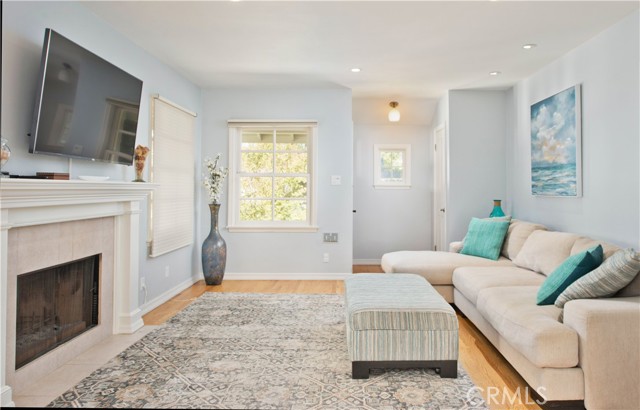 13964 Peach Grove Street, Sherman Oaks CA: https://media.crmls.org/medias/aab67dfa-8797-4646-9b91-602c730185d7.jpg