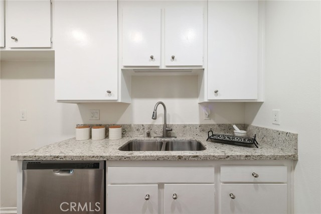 1634 Iowa Street, Costa Mesa CA: https://media.crmls.org/medias/aab6e6bf-9cdf-4f41-a96f-a6913d9bbf96.jpg