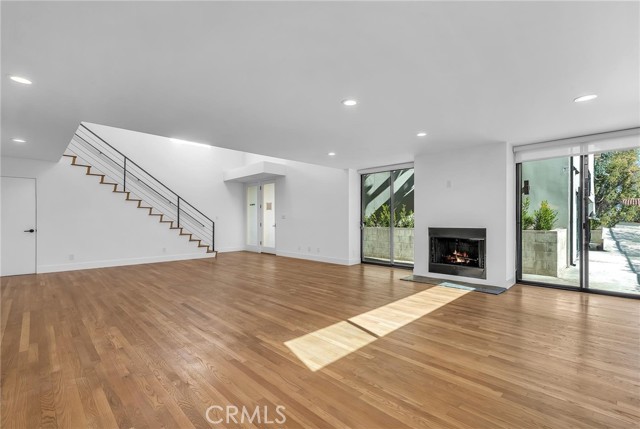 Detail Gallery Image 3 of 28 For 1531 Wellesley, Los Angeles,  CA 90025 - 4 Beds | 3 Baths