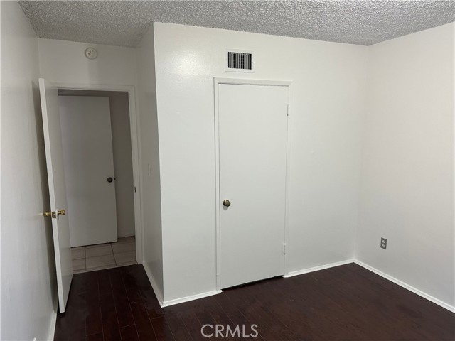 Detail Gallery Image 10 of 15 For 23832 Calvert St, Woodland Hills,  CA 91367 - 4 Beds | 2 Baths